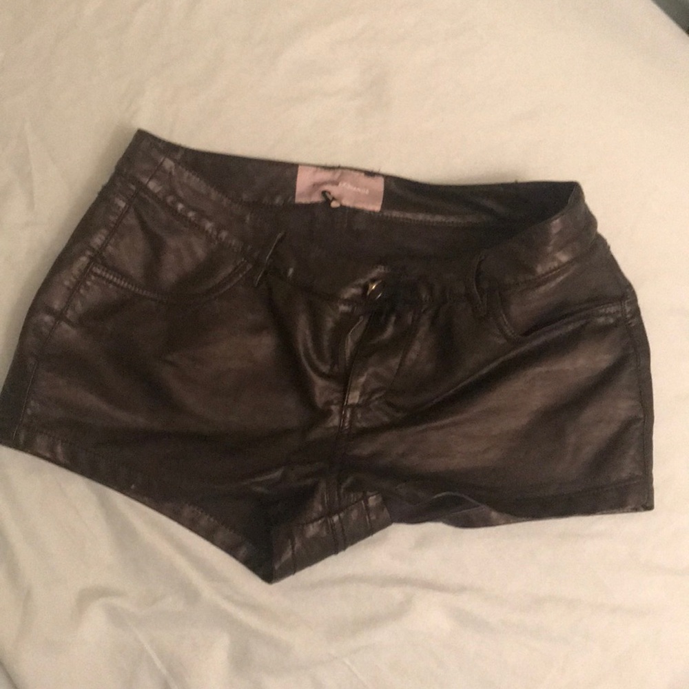 Black foreign exchange shorts size S